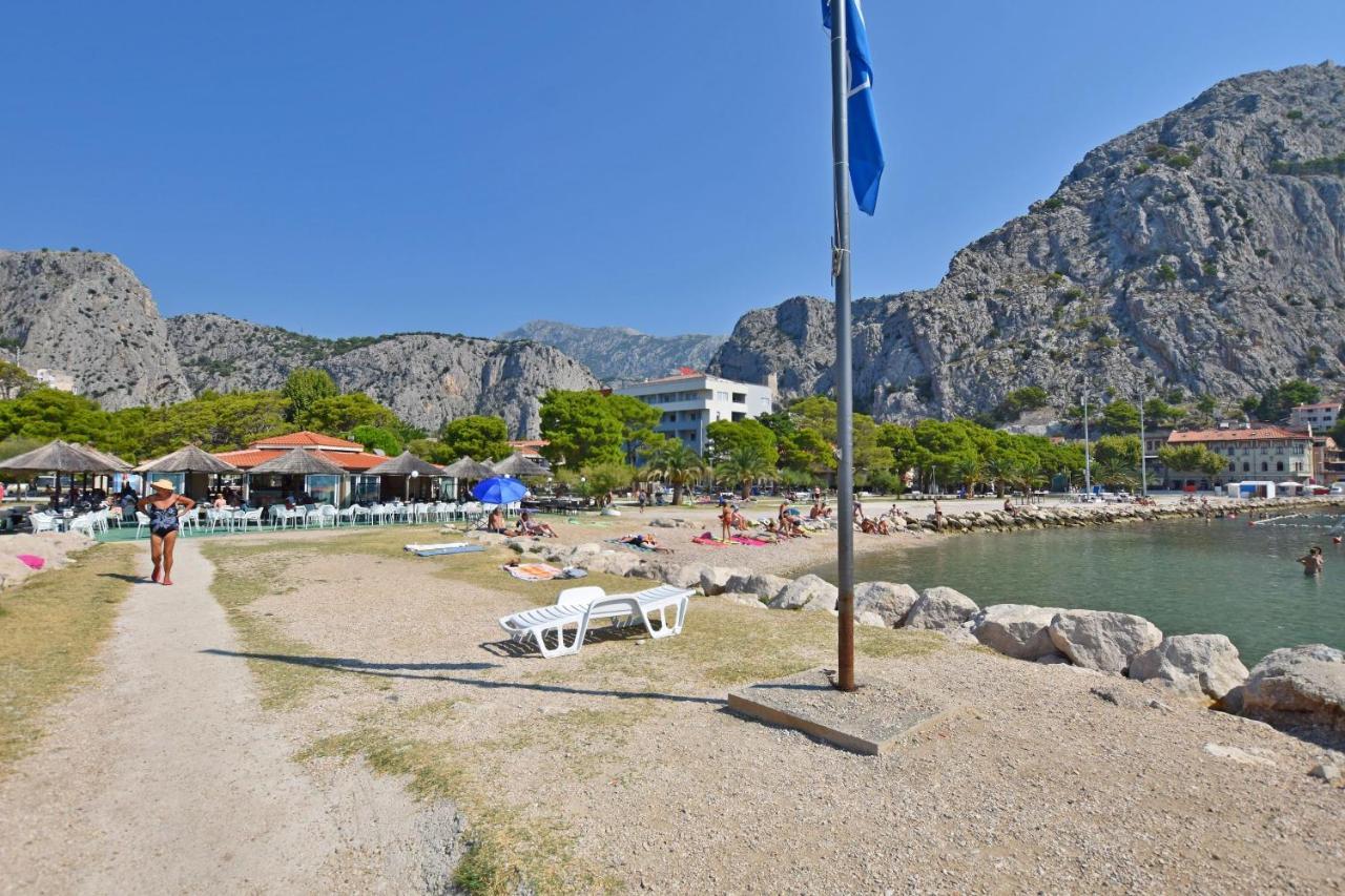 Apartment And Rooms Tatjana Omiš Exterior foto