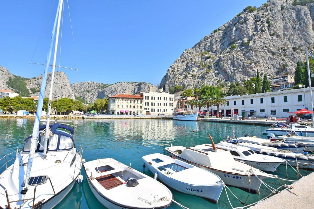 Apartment And Rooms Tatjana Omiš Exterior foto